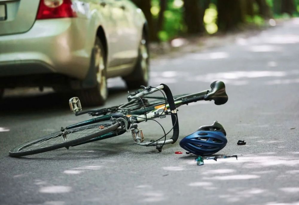 8 Things Cyclists Can Do to Minimize Risk of Accidents with Cars - Featured Image